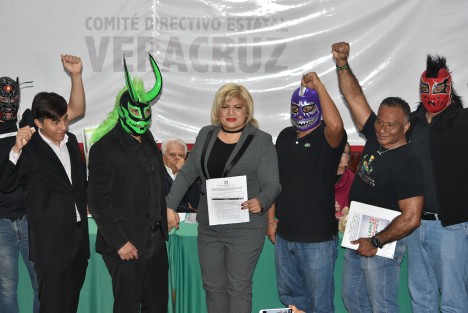 Sin acarreados, sin escándalo, sin multitudes, sin pre andidatos que inspiren algo o den indicios de que vayan a ganar, se llevaron a cabo los preregistros de aspirantes a una diputación en el Partido Revolucionario Institucional. 