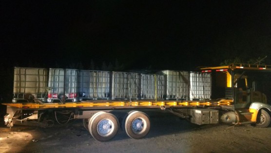 Durante la madrugada de este martes elementos de la Policía Estatal realizaron un operativo, en el cual lograron asegurar dos vehículos pesados y una camioneta y lograron la intervención de dos sujetos.
