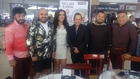 El presidente de la Comunidad Jarochos Alianza para la Inclusión y la Indiscriminación A.C., Guillermo Izacur, presentó al Rey y Reina gay del Carnaval de Veracruz 2018. Los monarcas serán coronados el próximo 3 de febrero.
