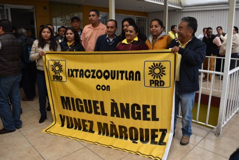 Pese al tiempo que llevan apoyando a los Yunes con S, los perredistas aun no saben cómo se escribe el nombre. A lo mejor por eso consideraron que ningún perredista tenía el perfil para ser candidato a gobernador. 