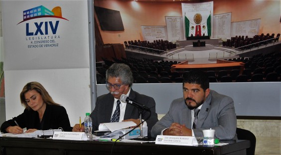 la Comisión Permanente de Procuración de Justicia, de la LXIV Legislatura de Veracruz, integrada por los diputados José Luis Enríquez Ambell, María Josefina Gamboa Torales y Zenyazen Roberto Escobar García, presidente, secretaria y vocal, respectivamente, entrevistaron a 22 aspirantes a ocupar la titularidad de la Fiscalía Especializada en Combate a la Corrupción. 