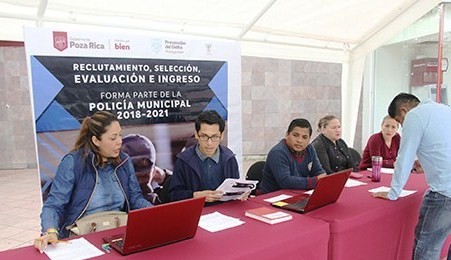 Fue instalado en la explanada del Palacio Municipal el módulo de reclutamiento, selección, evaluación e ingreso, para formar parte de la Policía Municipal de Poza Rica.