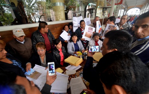 Rita Hernández, acompañada ex integrantes del Partido Cardenista de Martínez de la Torre, Veracruz, Xalapa, Naolinco y Altotonga, denunciaron ser víctimas de fraude por parte de la señora Liliana Perea Hernández, quien les pidió dinero para pago de servicios, lotificaciones y venta de áreas verdes.  