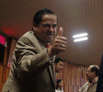 El diputado Ernesto Cuevas Hernández, del Grupo Legislativo Juntos por Veracruz (JPV), en el Congreso del Estado, presentó una iniciativa con proyecto de decreto que reforma los artículos 29 y 32 de la Ley de Salud a fin de que se otorguen medicamentos y material de curación como un derecho humano en acceso a la salud de las y los veracruzanos. 