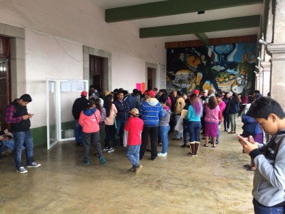Se abarrota el módulo del INE, tras estar próximo el cierre del registro nacional de electores.
