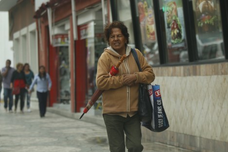 La entrada de un nuevo frente frío provocó descenso en la temperatura. Las autoridades del sector salud recomiendan abrigarse bien para evitar enfermedades respiratorias. 