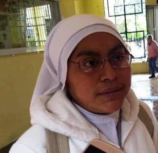 La religiosa María Erika Olarte Olmedo, representante de la comunidad Hermanas Misioneras de la Misericordia del Sagrado Corazón de Jesús, invita a realizar donaciones en especie para equipar la casa hogar para adultos mayores. 