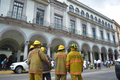 Los integrantes del Grupo Legislativo del PAN, en el Congreso del Estado, presentaron la iniciativa de decreto por el que se crea la Ley de los Cuerpos de Bomberos del Estado de Veracruz, que tiene como finalidad sentar las bases para la operación de estas organizaciones y el que se les brinde certeza laboral. 