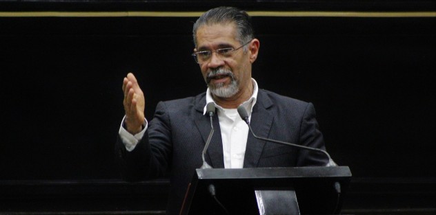 Los integrantes del Grupo Legislativo del Partido Acción Nacional (PAN), en el Congreso del Estado, a través del diputado Tito Delfín Cano, presentaron la iniciativa de decreto por el que se crea la Ley de los Cuerpos de Bomberos del Estado de Veracruz, que tiene como finalidad sentar las bases para la operación de estas organizaciones y el que se les brinde certeza laboral, estableciendo las directrices sobre las cuales sus acciones puedan estar reguladas en materia del servicio público que atienden. 