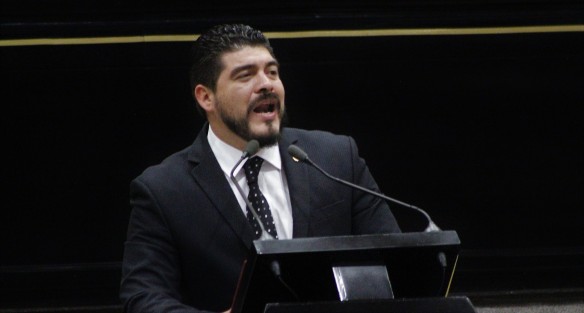 El diputado del Grupo Legislativo de MORENA, Zenyazen Roberto Escobar García, presentó ante el Pleno del Congreso del Estado una iniciativa con proyecto de Ley para el Fomento, Desarrollo e Impulso de la Producción, Distribución y Comercialización del Café Veracruzano cuyo propósito es busca apoyar a los cafeticultores y a toda la cadena productiva para que el grano aromático sea de mejor calidad.  