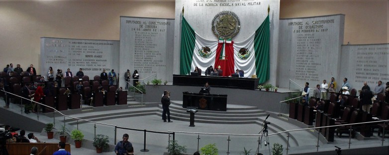 El Pleno de la LXIV Legislatura de Veracruz rechazó el Dictamen que reforma diversas disposiciones de la Constitución Política del Estado por el que se eliminaría la figura del fuero constitucional, del que gozan los servidores públicos de la entidad, con 28 votos a favor, 2 en contra y 11 abstenciones.  