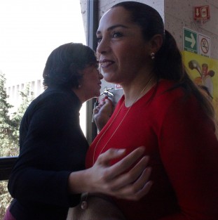 Saludo de la nueva diputada de Morena y Cinthya Lobato.  