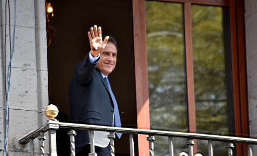 Saludos con la mano sucia desde el Palacio de Gobierno. 