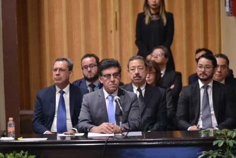 El rector de la Universidad Popular Autónoma de Veracruz (UPAV), Carlos Raúl Velázquez Hernández, compareció ante diputados del Congreso del Estado de Veracruz, a quienes, además de rendir un informe sobre las actividades desarrolladas durante un año, respondió a las preguntas de las y los diputados en relación a la expedición de los títulos profesionales de esa casa de estudios.