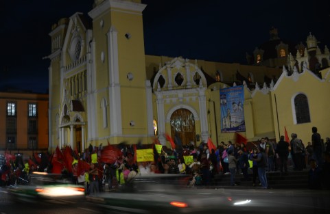 Por cuarto día integrantes del SETSUV exigieron su aumento de sueldo con la advertencia de que se irán a huelga. Hoy permanecieron en la plaza Lerdo.