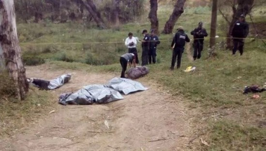 Este jueves por la tarde, partieron a Chilapa, Guerrero, familiares de vendedores de mesas y sillas de madera procedentes de este municipio, que fueron reportados como desaparecidos desde la semana pasada. 