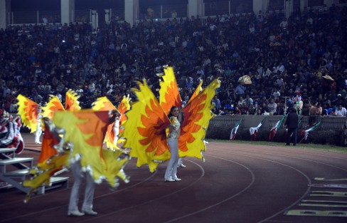 Con motivo del 101 aniversario de la Constitución Mexicana, marching bands de varias instituciones educativas de Xalapa marcharon desde el Teatro del Estado hasta llegar al Estadio Xalapeño, donde lucieron sus mejores pasos y melodías ante miles de xalapeños.  