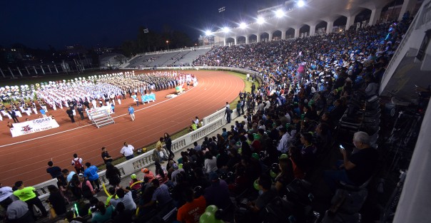 Con motivo del 101 aniversario de la Constitución Mexicana, marching bands de varias instituciones educativas de Xalapa marcharon desde el Teatro del Estado hasta llegar al Estadio Xalapeño, donde lucieron sus mejores pasos y melodías ante miles de xalapeños. 