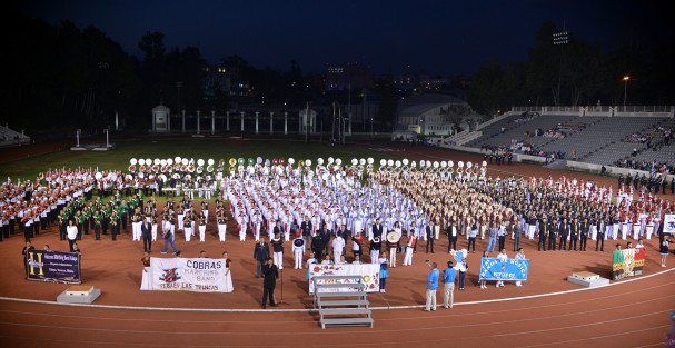 Con motivo del 101 aniversario de la Constitución Mexicana, marching bands de varias instituciones educativas de Xalapa marcharon desde el Teatro del Estado hasta llegar al Estadio Xalapeño, donde lucieron sus mejores pasos y melodías ante miles de xalapeños. 