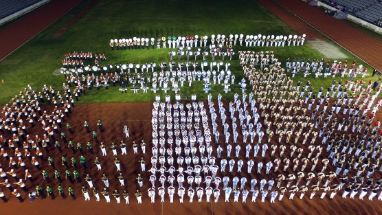 Con motivo del 101 aniversario de la Constitución Mexicana, marching bands de varias instituciones educativas de Xalapa marcharon desde el Teatro del Estado hasta llegar al Estadio Xalapeño, donde lucieron sus mejores pasos y melodías ante miles de xalapeños. 