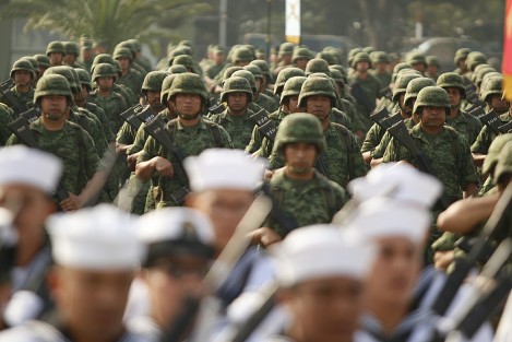 En el marco de la celebración del 101 Aniversario de la Constitución Mexicana, se llevó a cabo la Ceremonia de Imposición de Condecoraciones a Personal del Ejército y MARINA. El evento tuvo lugar en las instalaciones del 83 Batallón de Infantería en La Boticaria.