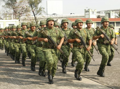 En el marco de la celebración del 101 Aniversario de la Constitución Mexicana, se llevó a cabo la Ceremonia de Imposición de Condecoraciones a Personal del Ejército y MARINA. El evento tuvo lugar en las instalaciones del 83 Batallón de Infantería en La Boticaria.