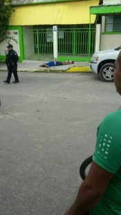 Un hombre fue asesinado a balazos este martes en Jáltipan, frente al kínder a donde había dejado a su hijo. 