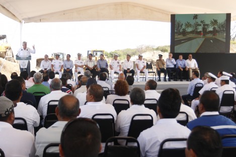 El secretario de MARINA, Vidal Francisco Soberón Sanz, y el secretario de Comuncaciones y Transportes, Gerardo Ruiz Esparza, acompañaron al gobernador de Veracruz a la inauguración de los trabajos de construcción del Libramiento de Antón Lizardo.  