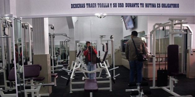 Hoy fue inagurado por funcionarios del sindicato de Trabajadores del Congreso del Estado el gimnasio para los empleados sindicalizados de esa dependencia. En representación de los legisladores acudio el diputado Sergio Hernández. 