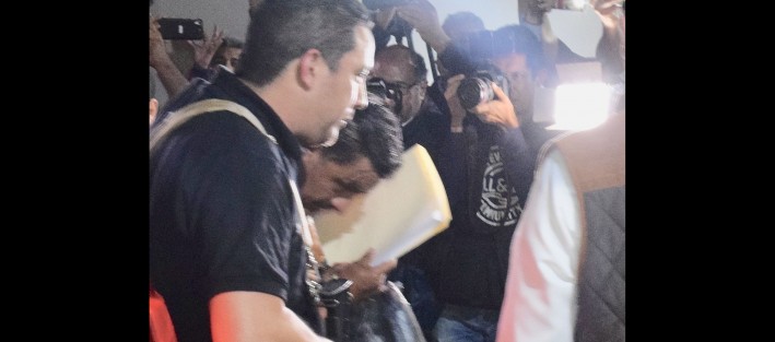 Roberto González Meza, ex director de la Fuerza Civil, fue trasladado la noche de este miércoles al penal de Pacho Viejo, luego de que fuera detenido presuntamente acusado del delito de desaparición de personas.  