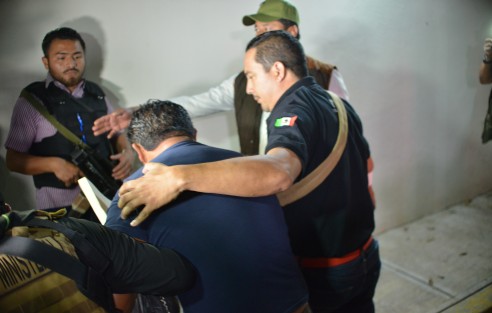 Roberto González Meza, ex director de la Fuerza Civil, fue trasladado la noche de este miércoles al penal de Pacho Viejo, luego de que fuera detenido presuntamente acusado del delito de desaparición de personas.  