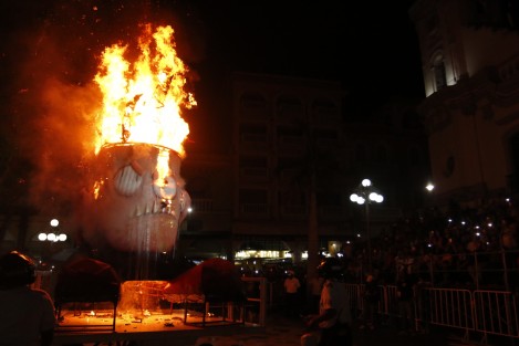 Con la quema del mal humor dio inicio el Carnaval de Veracruz 2018. La corte real fue presentada en el zócalo de la ciudad ante cientos de asistentes. 