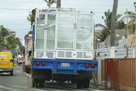 Inició la instalación de expendios de bebidas alcohólicas en la zona donde se desarrollarán los desfiles de comparsas y carros alegóricos del Carnaval de Veracruz 2018. 