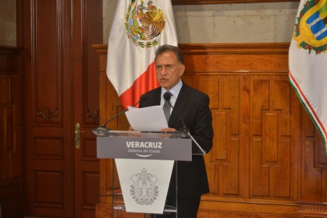 El gobernador Miguel Ángel Yunes Linares ofreció conferencia de prensa para informar sobre la detención de exmandos policiales y operativos, los cuales serían responsables de desapación de al menos 15 personas, no especificando fechas de sus desapariciones.  