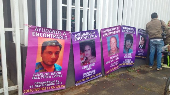 Familiares de víctimas de desapariciones forzadas se instalaron en las afueras de las salas de juicios orales  en Pacho Viejo,  donde exigieron que los ex elementos de la policía estatal detenidos señalados como presuntos responsables de desapariciones forzadas, sean castigados con todo el peso de la ley.
 