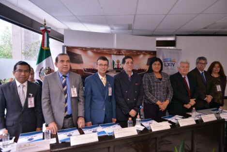 La LXIV Legislatura del Estado de Veracruz recibió un reconocimiento público por parte de la Embajada Mundial de Activistas por la Paz y la Alianza Internacional Universitaria por la Paz (ALIUP), por la reciente aprobación de la reforma para establecer que en las instituciones de educación media superior deberá instaurarse la Cátedra por la Paz, como una forma de coadyuvar al fortalecimiento de los valores, el diálogo y el respeto entre todos.
