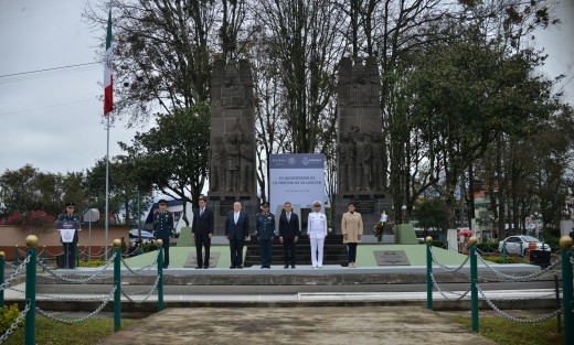 En el monumento a los Niños Héroes, de la ciudad de Xalapa, Ver., se llevó a cabo la ceremonia conmemoraiva por el CV Aniversario de la Marcha de la Lealtad. 
