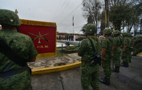En el monumento a los Niños Héroes, de la ciudad de Xalapa, Ver., se llevó a cabo la ceremonia conmemoraiva por el CV Aniversario de la Marcha de la Lealtad. 