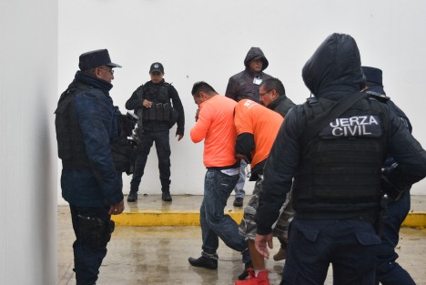 Este viernes se reanudó en los juzgados de Pacho Viejo, la audiencia de los 19 ex altos mandos de la SSP y policías acusados de desaparición forzada. 
