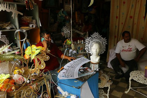 Don Herminio Vera trabaja de manera independiente en su taller enclavado en su domicilio.