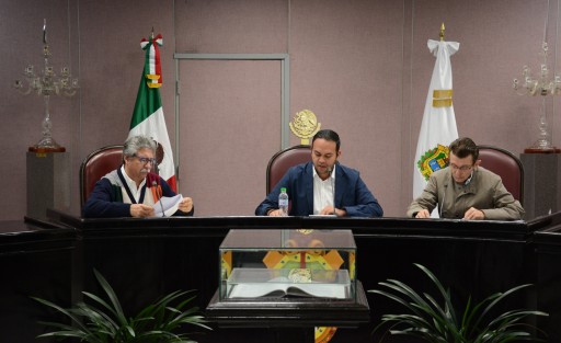 La Comisión Permanente de Hacienda del Estado, integrada por los diputados Carlos Antonio Morales Guevara, presidente; José Kirsch Sánchez, secretario y José Luis Enríquez Ambell, vocal, realizaron una sesión de Parlamento Abierto en el que fueron analizados y aprobados tres dictámenes. 