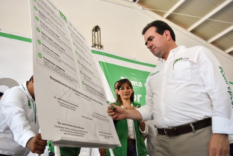 Al concluir su precampaña, Pepe Yunes realizó la firma de Compromisos Verdes del PVEM, en donde se comprometió a terminar con una administración que no ha podido atender las necesidades de los veracruzanos.  