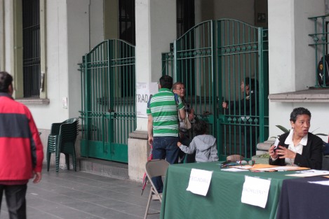 Debido a que el Ayuntamiento de Xalapa no mantiene convenio con medios, numerosos ciudadanos acudieron en vano al Palacio Municipal para realizar algún trámite este lunes, llevándose la desagradable sorpresa de que no trabajaron. Parece que al igual que la administración estatal, malentienden el trabajo de medios objetivos. No todo son pasquines.