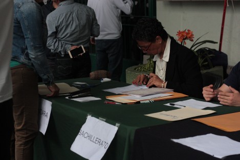 Hasta este martes se están recibiendo las solicitudes de becas de la SEV, para alumnos de primaria, secundaria y bachillerato con promedio de 9. 