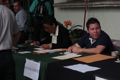 Hasta este martes se están recibiendo las solicitudes de becas de la SEV, para alumnos de primaria, secundaria y bachillerato con promedio de 9. 