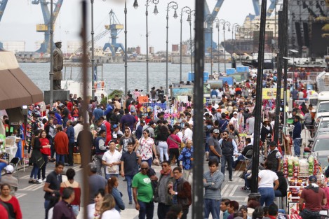 A los comerciantes establecidos formalmente, no les ha parecido buena la medida pues aseguran que es una competencia desleal. Tal vez al Ayuntamiento le pareció una medida redituable. 