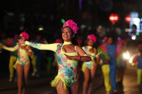 Con retraso de una hora, inició el Cuarto Desfile de Comparsas y Carros Alegóricos del Carnaval de Veracruz 2018.