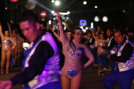 Con retraso de una hora, inició el Cuarto Desfile de Comparsas y Carros Alegóricos del Carnaval de Veracruz 2018.