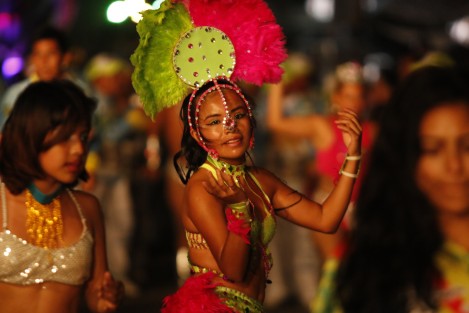 Con retraso de una hora, inició el Cuarto Desfile de Comparsas y Carros Alegóricos del Carnaval de Veracruz 2018.