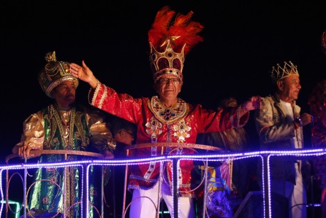 Con retraso de una hora, inició el Cuarto Desfile de Comparsas y Carros Alegóricos del Carnaval de Veracruz 2018.